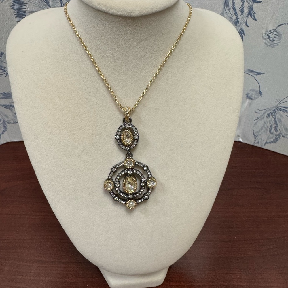 Elegant Gold and Silver Pendant Necklace